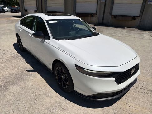 Certified 2025 Honda Accord SE image 14