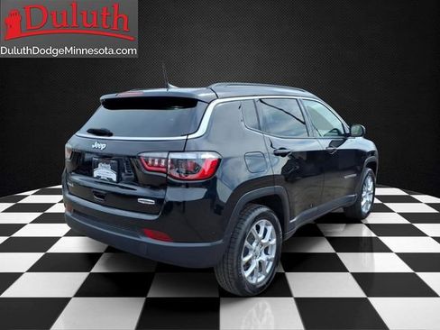 Used 2024 Jeep Compass Latitude AWD/4WD image 5