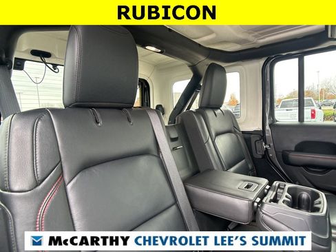 Used 2018 Jeep Wrangler Unlimited Rubicon w/ Dual Top Group image 38