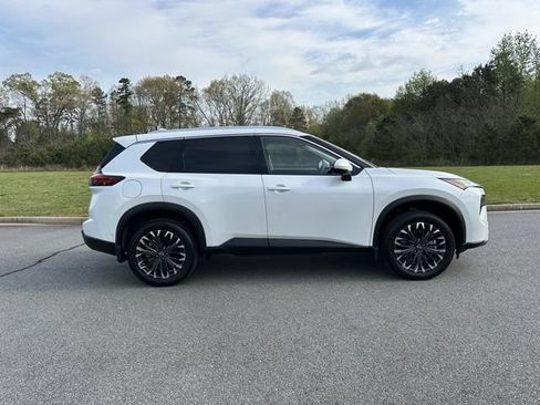 Certified 2025 Nissan Rogue SL w/ Tech Package FWD image 10