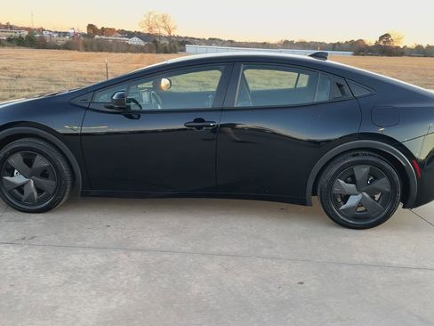 Used 2024 Toyota Prius LE image 6