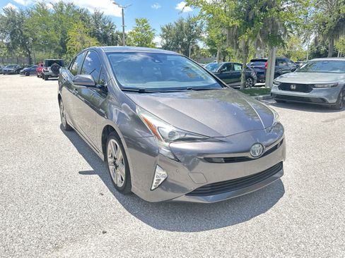 Used 2018 Toyota Prius Three Touring FWD image 8