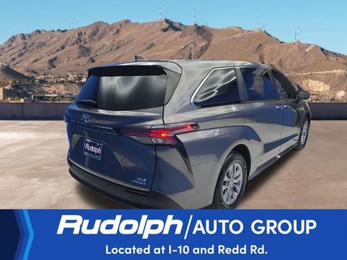 Used 2022 Toyota Sienna XLE FWD image 5
