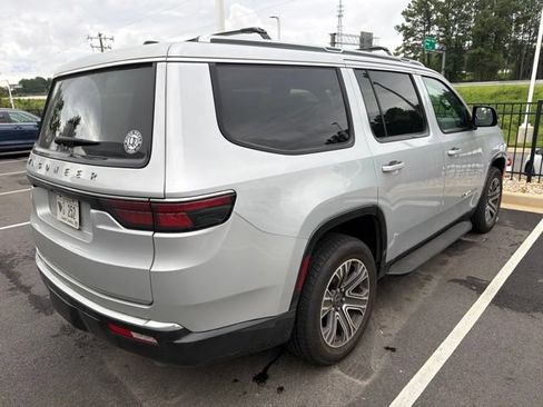 Used 2025 Jeep Wagoneer 4WD image 5