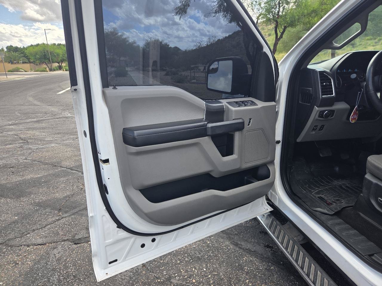 Used 2016 Ford F150 XLT w/ Equipment Group 302A Luxury RWD image 9