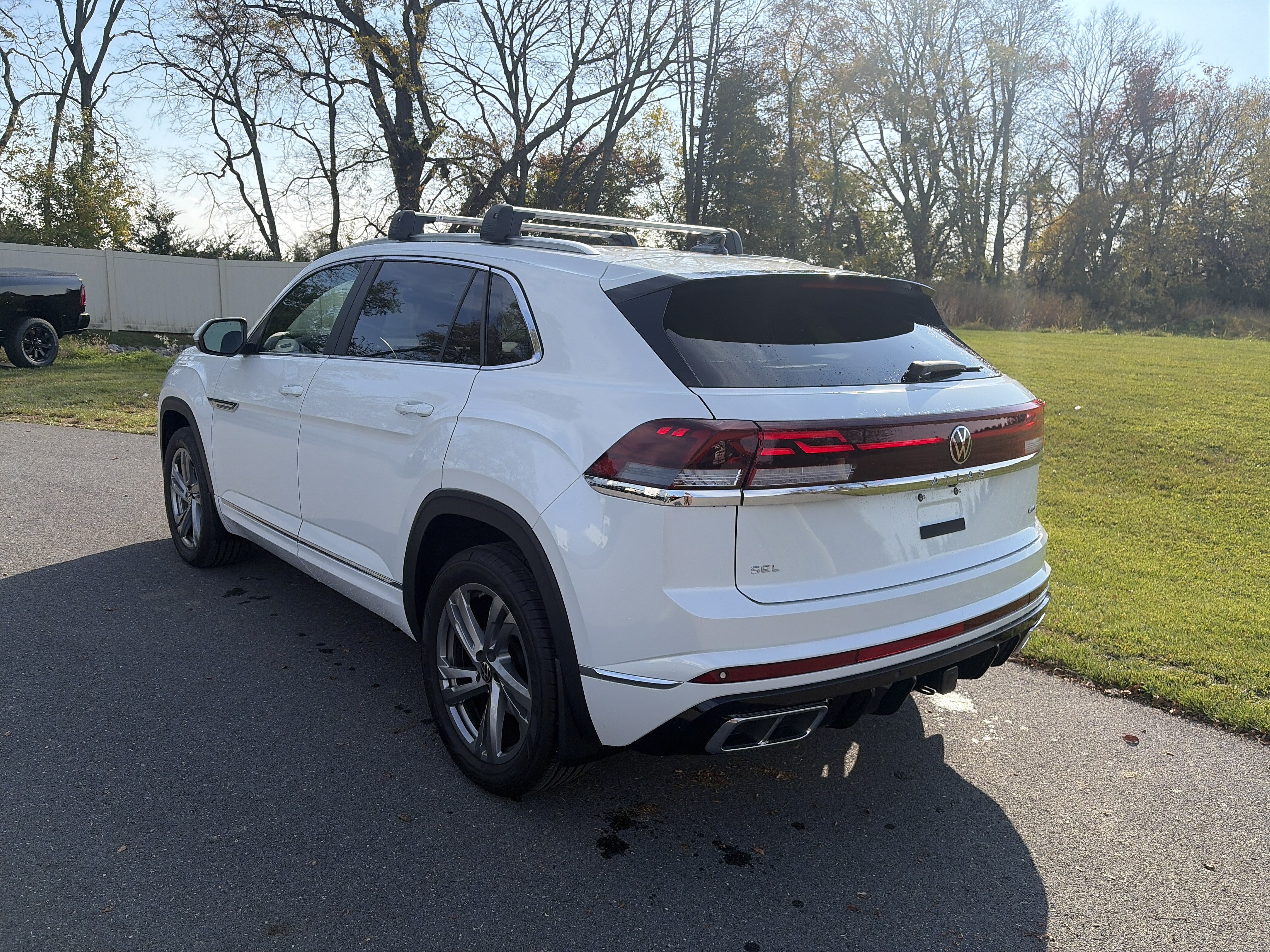 Certified 2024 Volkswagen Atlas Cross Sport SEL R-Line AWD/4WD image 6