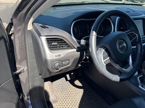 Used 2018 Jeep Cherokee Latitude Plus w/ Cold Weather Group image 52