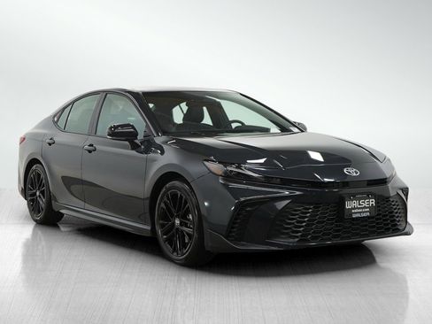 Used 2025 Toyota Camry SE image 9