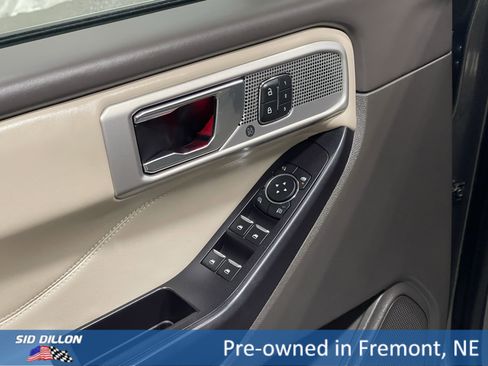 Used 2020 Ford Explorer Platinum image 15