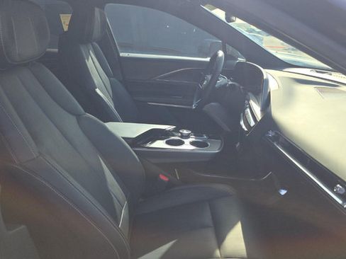 Used 2024 Cadillac Lyriq Luxury AWD/4WD image 6
