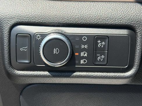 Used 2022 Ford Explorer Limited w/ Equipment Group 301A AWD/4WD image 35