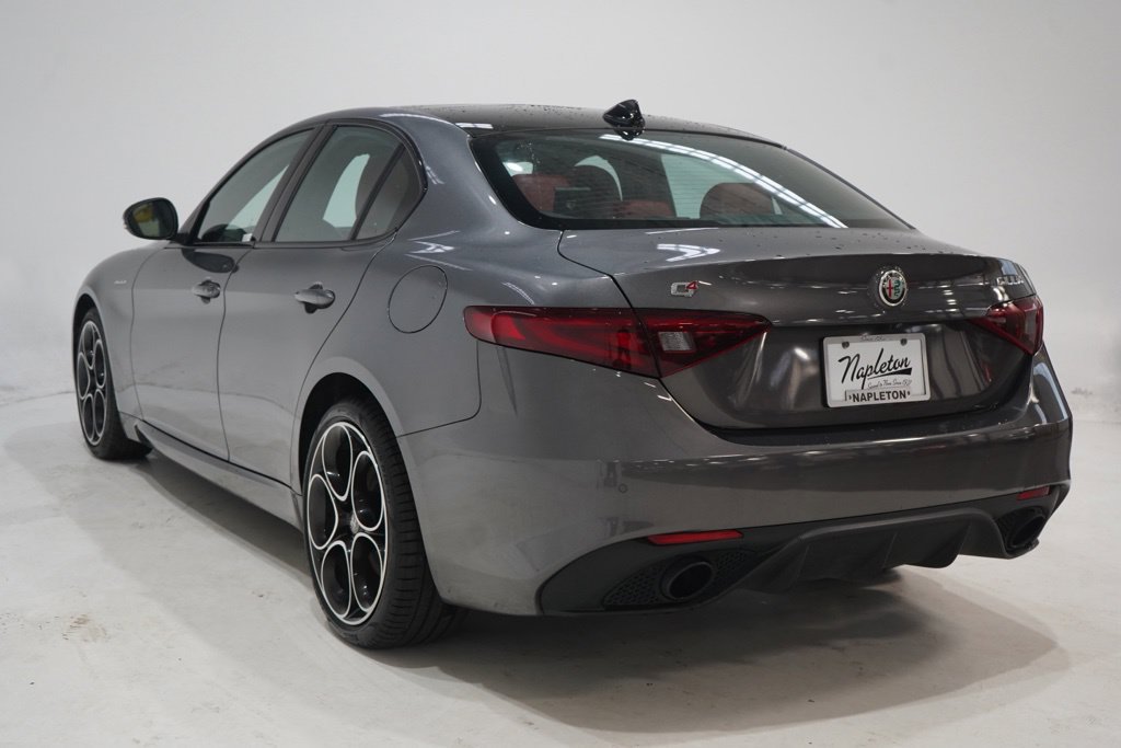 Used 2023 Alfa Romeo Giulia Veloce AWD/4WD image 5