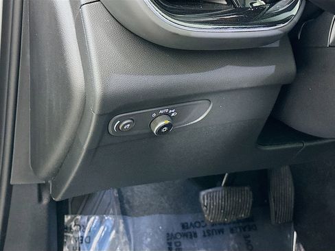 Used 2023 Buick Envision Essence image 15