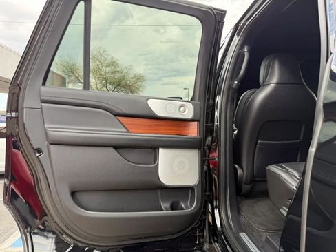 Used 2018 Lincoln Navigator L Reserve image 38