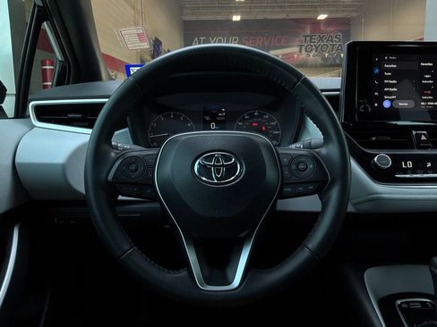 Used 2025 Toyota Corolla SE FWD image 30