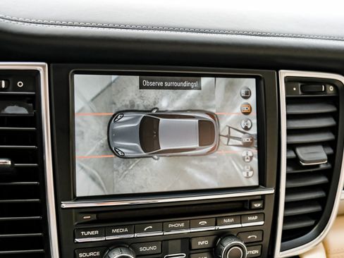 Used 2016 Porsche Panamera image 17