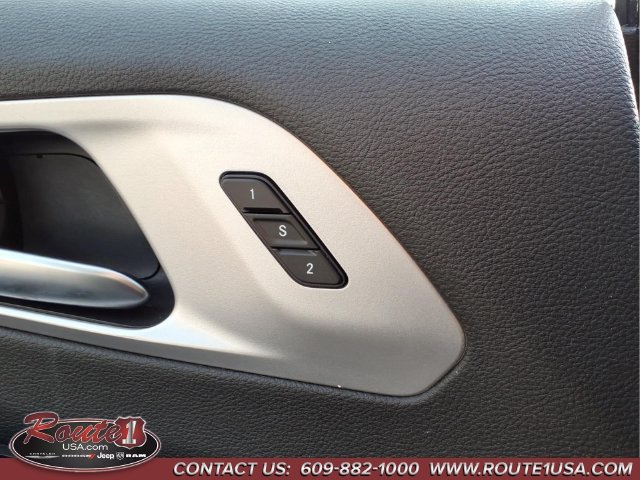 Used 2025 Chrysler Pacifica Limited FWD image 21