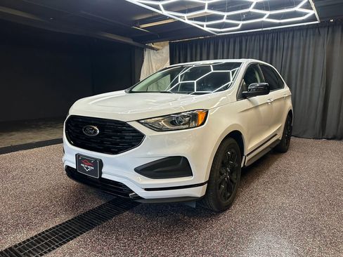 Used 2022 Ford Edge SE w/ Black Appearance Package AWD/4WD image 3