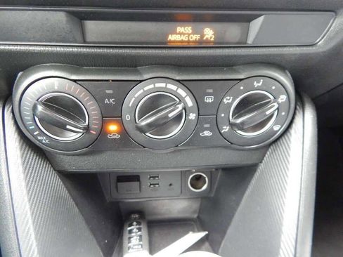 Used 2019 Toyota Yaris XLE image 23