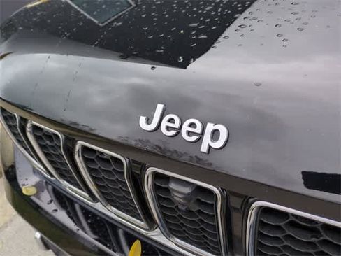 Used 2022 Jeep Grand Cherokee Overland w/ Adv Protech Group III image 12