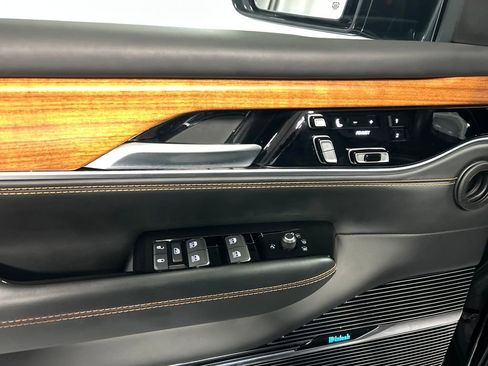 Used 2024 Jeep Grand Wagoneer Series III w/ Rear Seat Video Group 1 AWD/4WD image 14