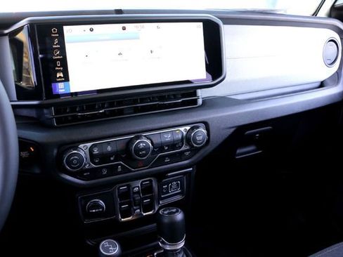 Used 2025 Jeep Wrangler Sport S image 15