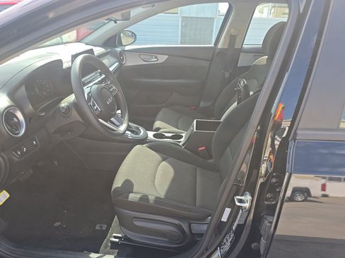 Used 2024 Kia Forte LXS w/ LXS Technology Package FWD image 7