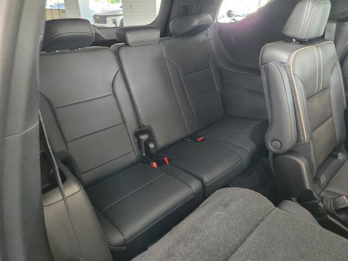 Certified 2025 Chevrolet Traverse High Country w/ LPO, Floor Liner Package AWD/4WD image 11