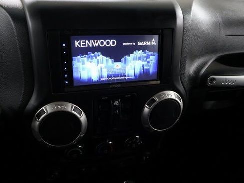 Used 2018 Jeep Wrangler Unlimited Sahara image 19