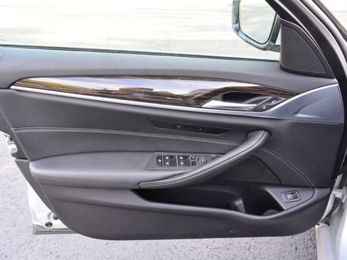 Used 2019 BMW 530i xDrive w/ Convenience Package image 9