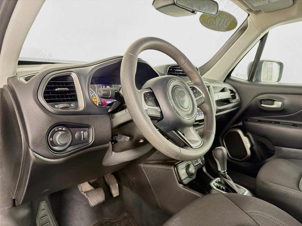 Used 2023 Jeep Renegade Latitude AWD/4WD image 12