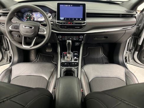 Used 2025 Jeep Compass Trailhawk AWD/4WD image 33