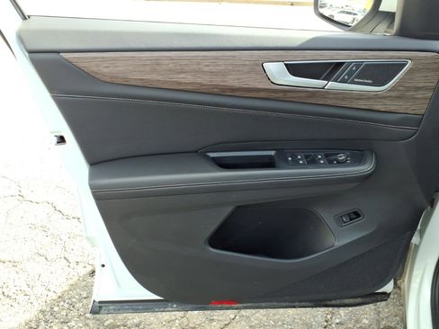 Used 2025 Volkswagen Atlas SEL Premium R-Line image 12