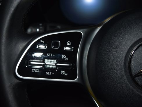 Certified 2022 Mercedes-Benz GLC 300 4MATIC image 9