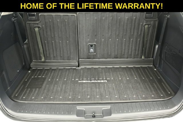 Used 2025 Toyota Highlander Platinum AWD/4WD image 36