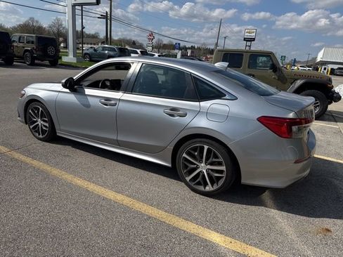 Used 2023 Honda Civic Touring image 2