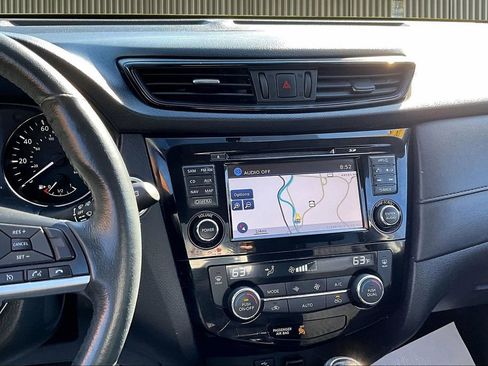 Used 2017 Nissan Rogue SV w/ SV Premium Package AWD/4WD image 6