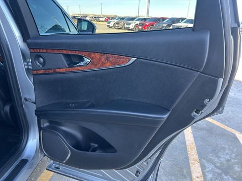 Used 2020 Lincoln Nautilus Reserve image 12