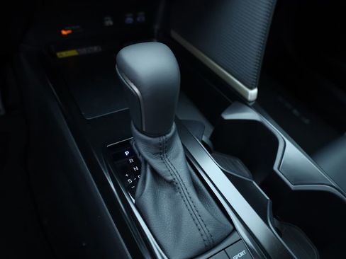 Used 2025 Toyota Camry SE image 8