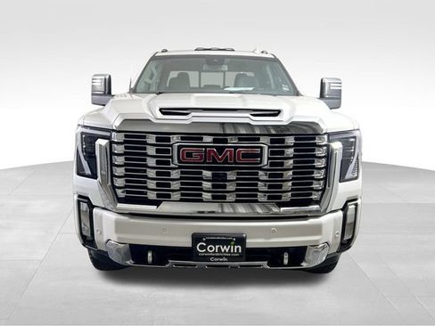Used 2025 GMC Sierra 3500 Denali AWD/4WD image 4