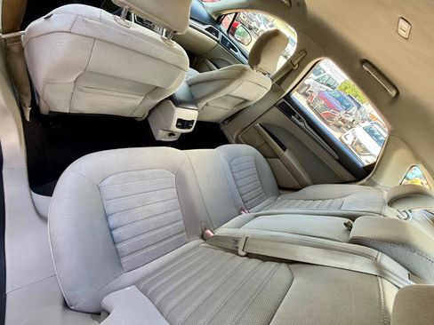 Used 2019 Ford Fusion SE FWD image 33