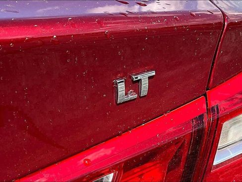 Used 2018 Chevrolet Malibu LT w/ Leather Package image 25