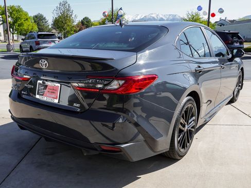 Used 2025 Toyota Camry SE FWD image 8