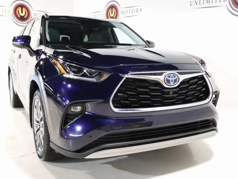 Used 2021 Toyota Highlander Platinum image 29