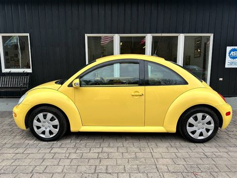 Used 2005 Volkswagen Beetle GL image 2