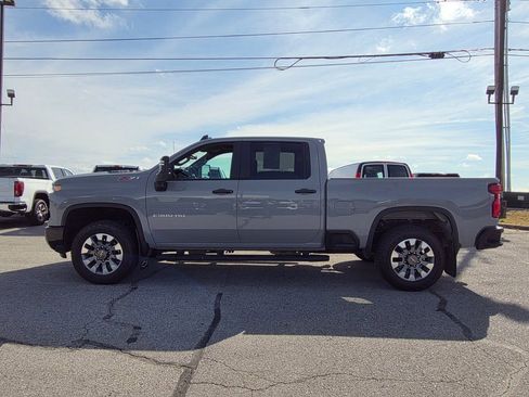 Used 2024 Chevrolet Silverado 2500 Custom w/ Custom Value Package image 4