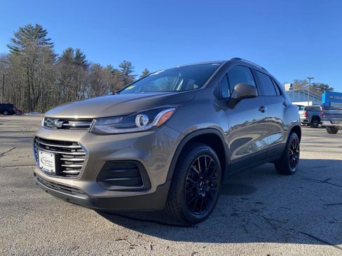 Used 2022 Chevrolet Trax LT w/ Driver Confidence Package image 3