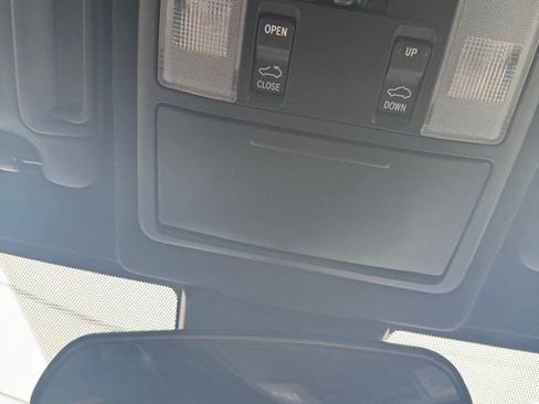 Used 2018 Toyota RAV4 SE image 38