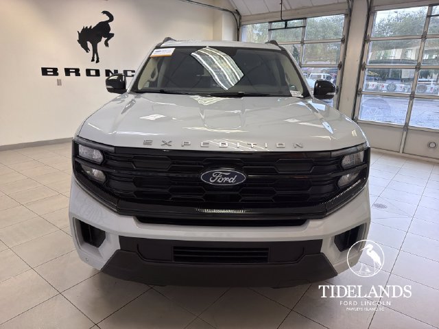 Used 2025 Ford Expedition Active RWD image 3