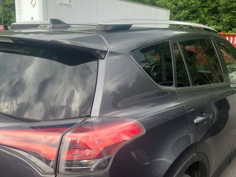 Used 2016 Toyota RAV4 XLE AWD/4WD image 9